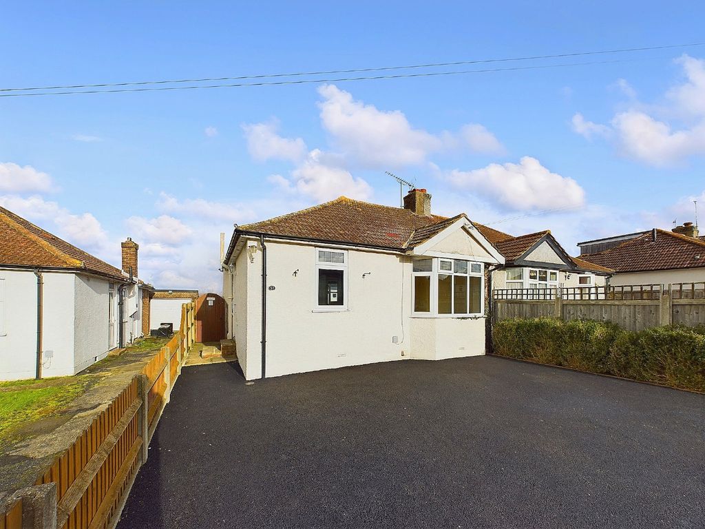 2 bed semidetached bungalow for sale in Somerden Road, Orpington, Kent