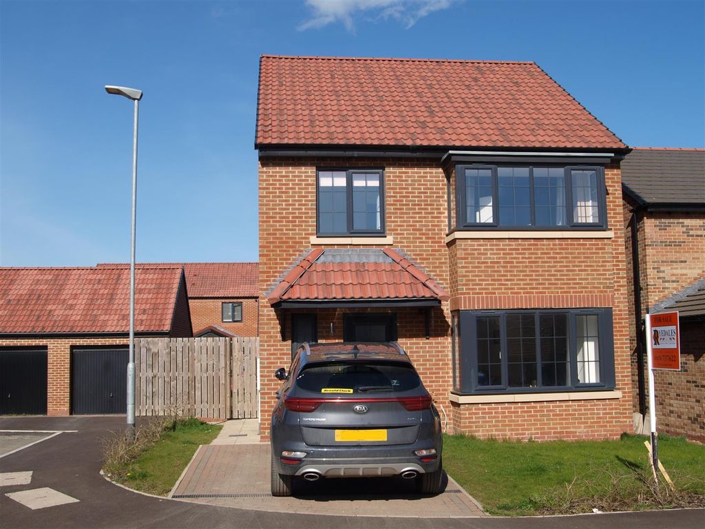 4 bed detached house for sale in Churston Gardens, The Fairways