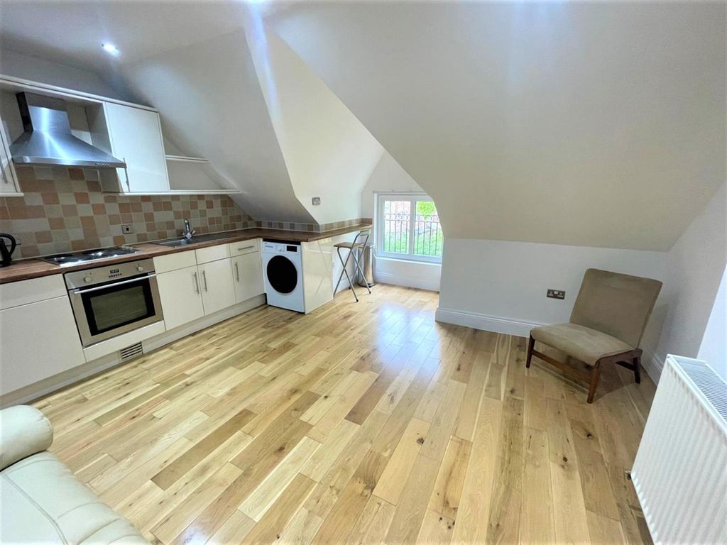 2 bed flat to rent in Pearson Park, Hull HU5, £725 pcm Zoopla