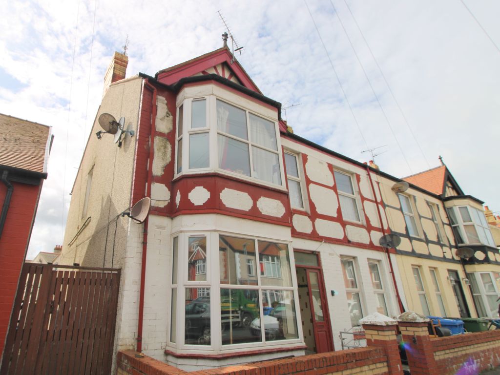 5 bed semidetached house for sale in Sandringham Avenue, Rhyl LL18, £