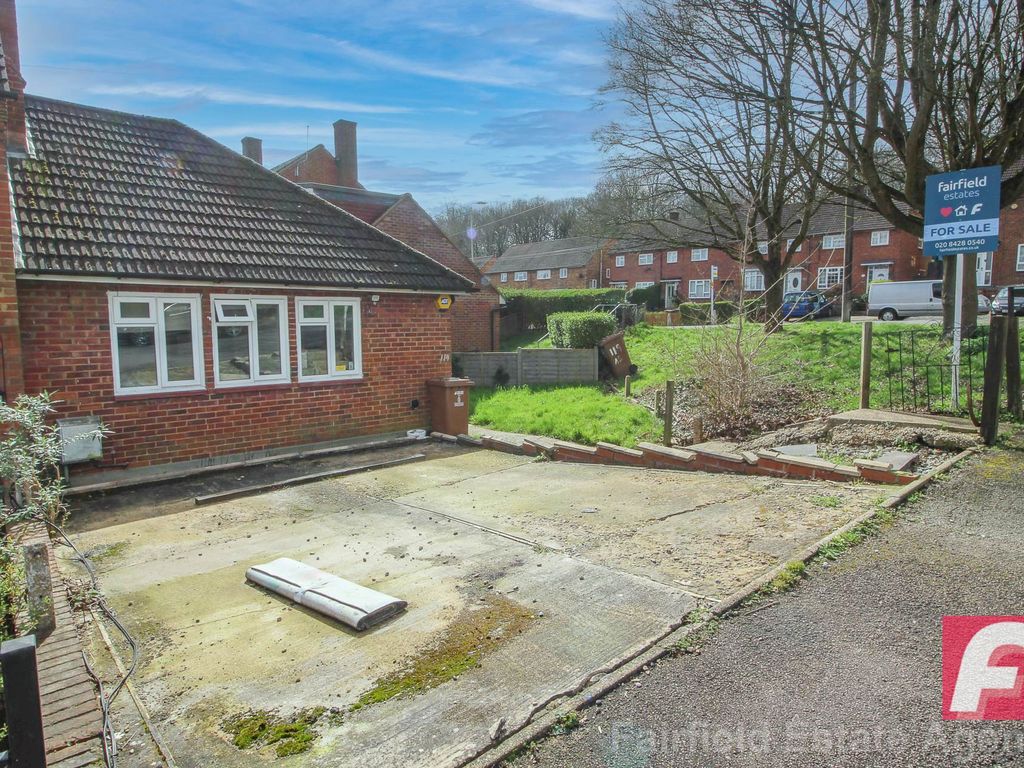 1 bed bungalow for sale in Ashridge Drive, South Oxhey WD19, £300,000
