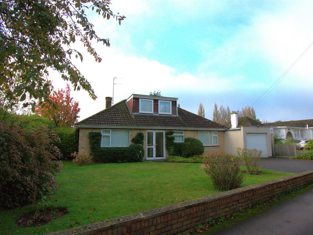 3 bed detached bungalow for sale in Parton Drive, Churchdown