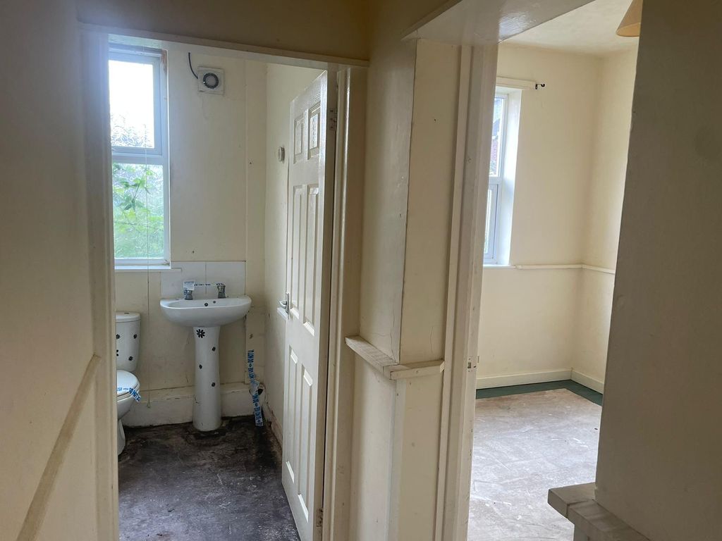 1 bed flat for sale in Derby Road, Chesterfield S40, £30,000 Zoopla