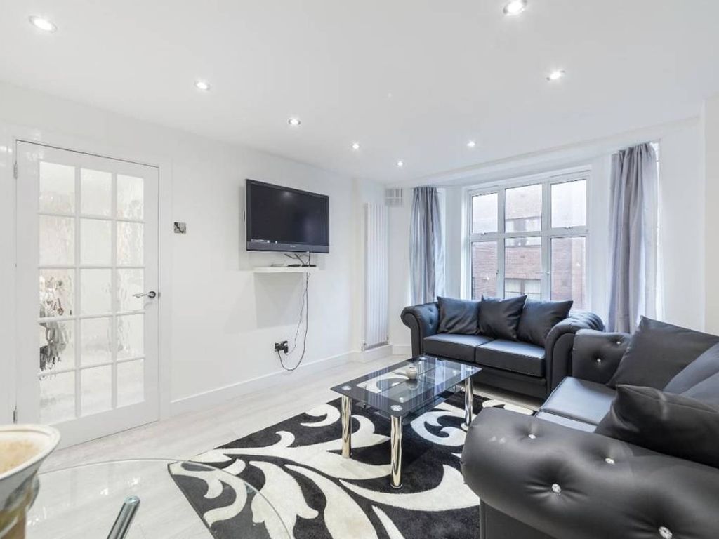 2 bed flat for sale in Park West, Hyde Park Estate, London W2, £570,000