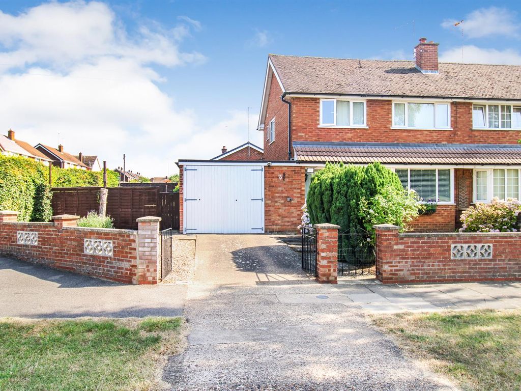 3 bed semidetached house for sale in Collingwood Avenue, Corby NN17, £