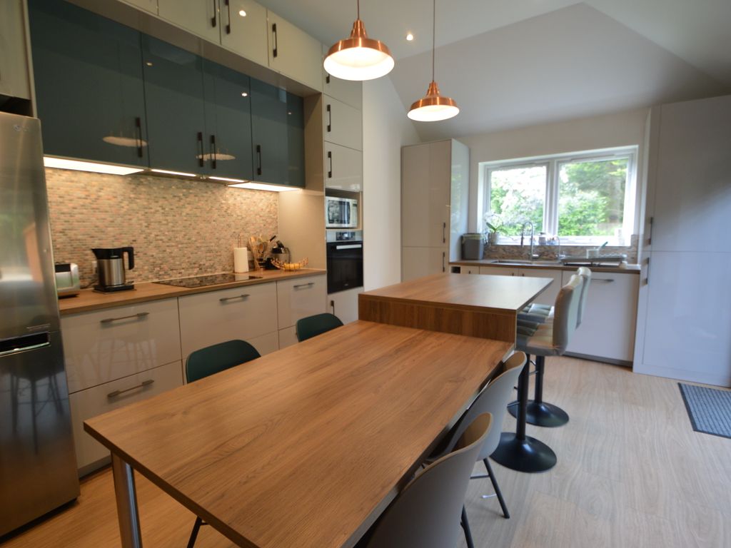 3 bed to rent in Warwick Road, Thames Ditton KT7, £2,950 pcm