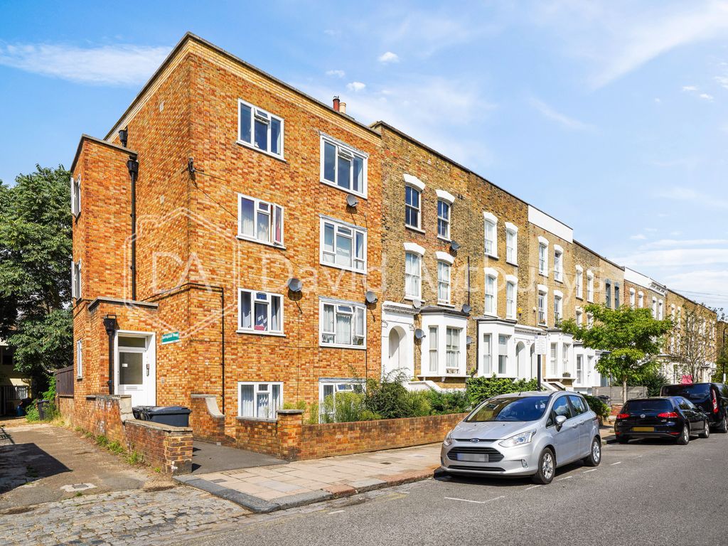 2 bed flat to rent in Springdale Road, Stoke Newington, London N16, £