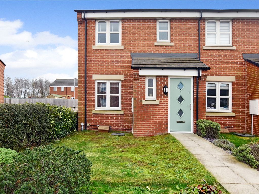 3 bed town house for sale in Skipton Close, East Ardsley, Wakefield