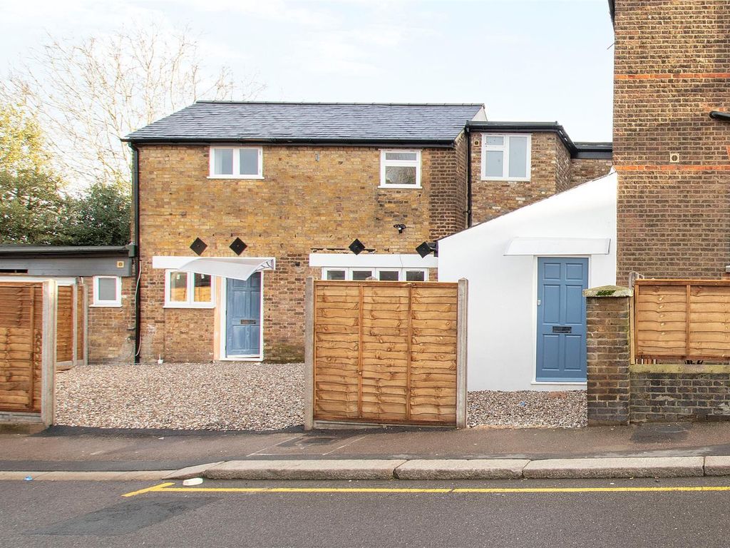 3 bed property to rent in Sebright Road, EN5, £2,250 pcm Zoopla