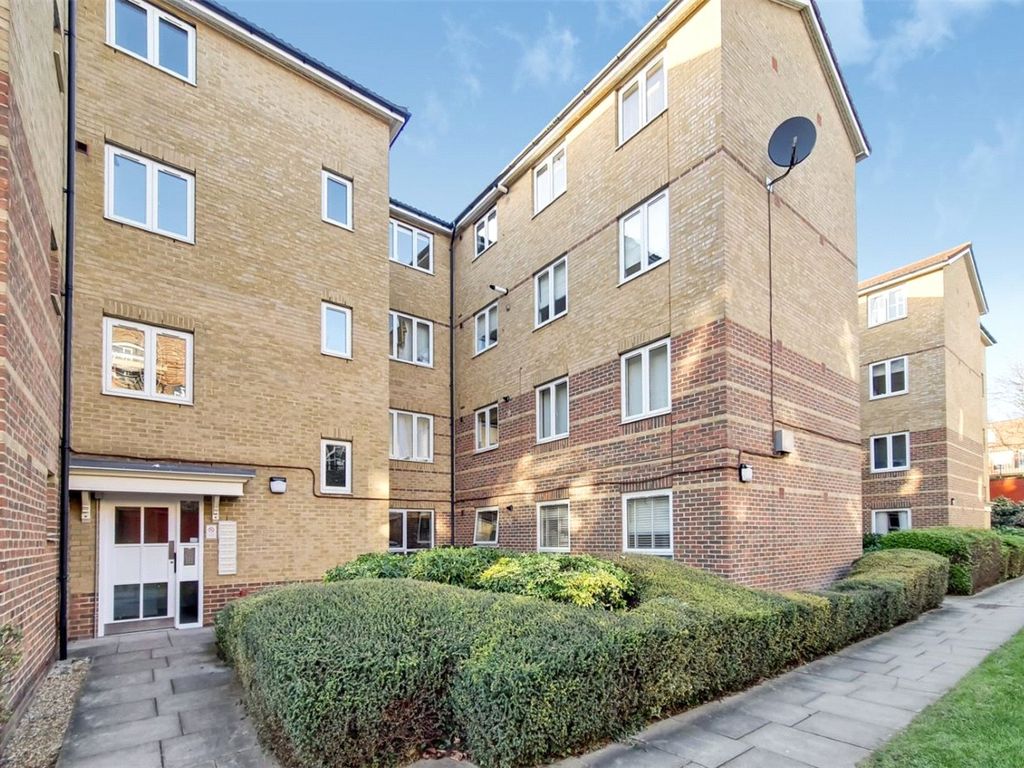 2 bed flat for sale in Kings Court, Caledonian Road, London N7, £