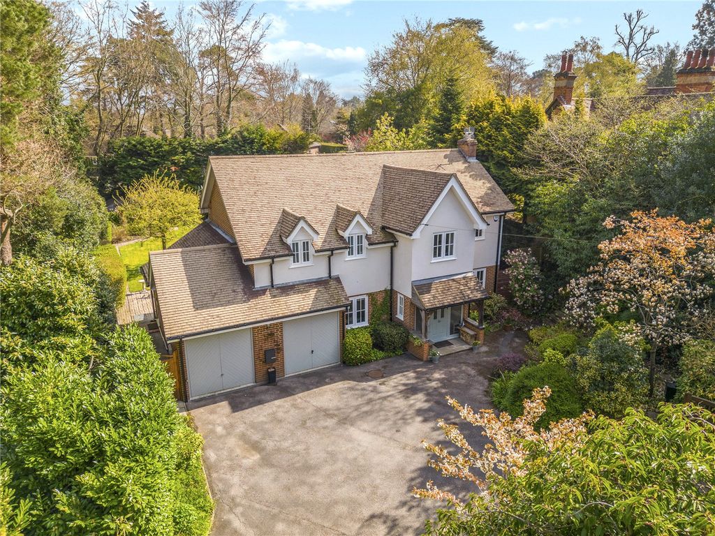 5 bed detached house for sale in Church Road, Fleet, Hampshire GU51