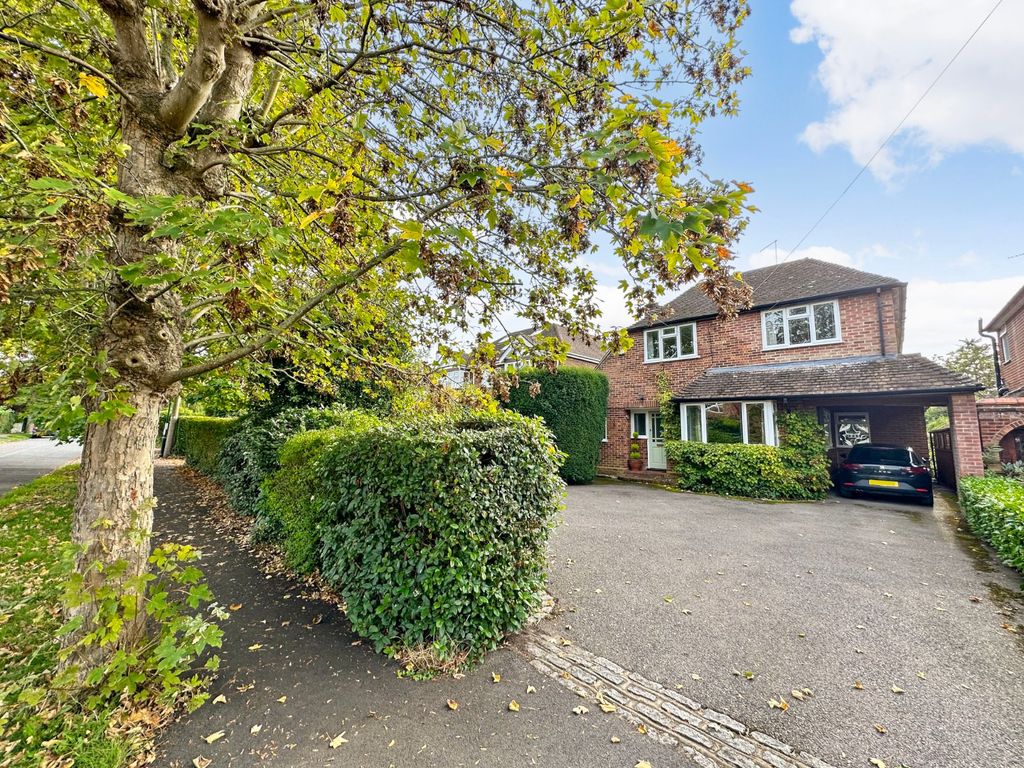 5 bed detached house for sale in Harcourt Road, Dorney Reach
