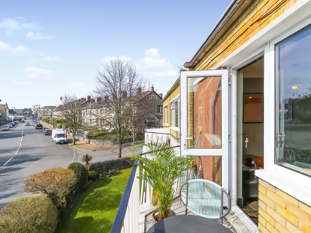 2 bed flat for sale in Beach Road, Penarth CF64 Zoopla