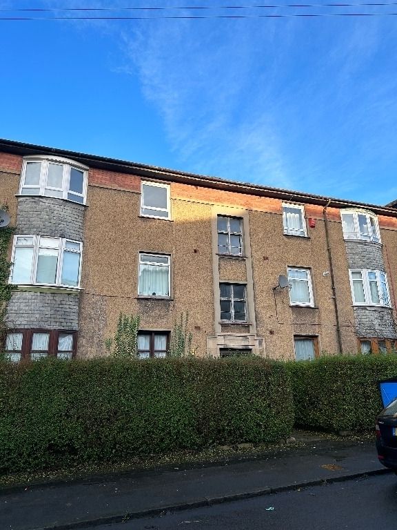 3 bed flat to rent in Dorchester Avenue, Kelvindale, Glasgow G12, £