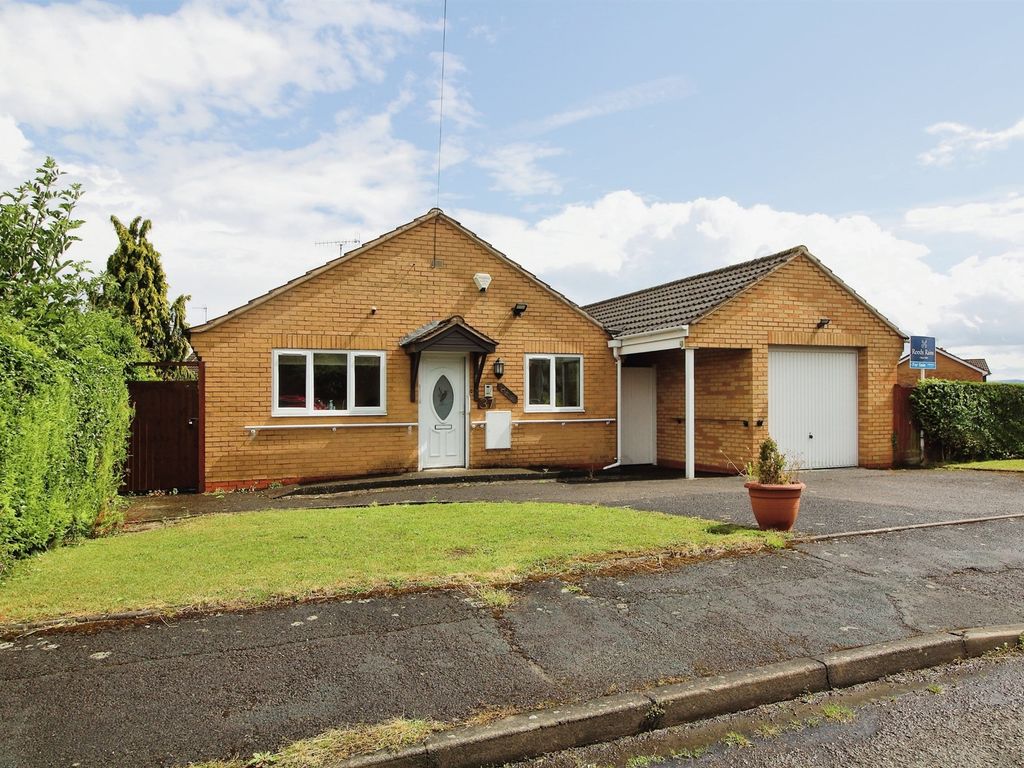 2 bed detached bungalow for sale in Cornfield Way, AshtonUnderHill