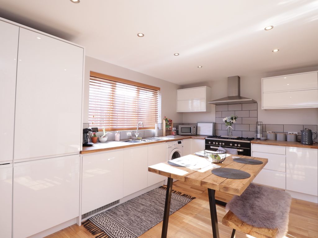 3 bed semidetached house for sale in Lime Tree Walk, Denaby, Doncaster