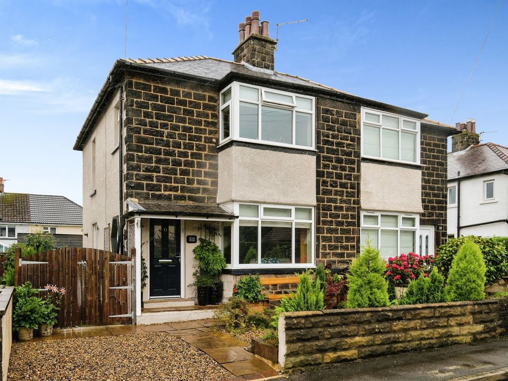 3 bed semidetached house for sale in Sunnybank Crescent, Yeadon, Leeds