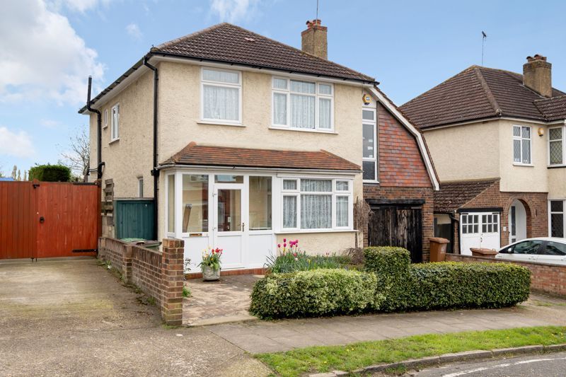 3 bed detached house for sale in Crichton Avenue, Wallington SM6 Zoopla