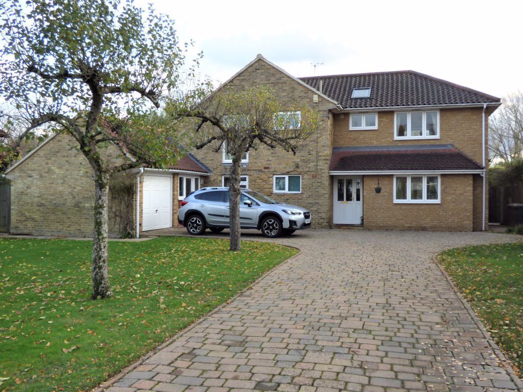 4 bed detached house to rent in Lower Farm Road, Effingham, Leatherhead