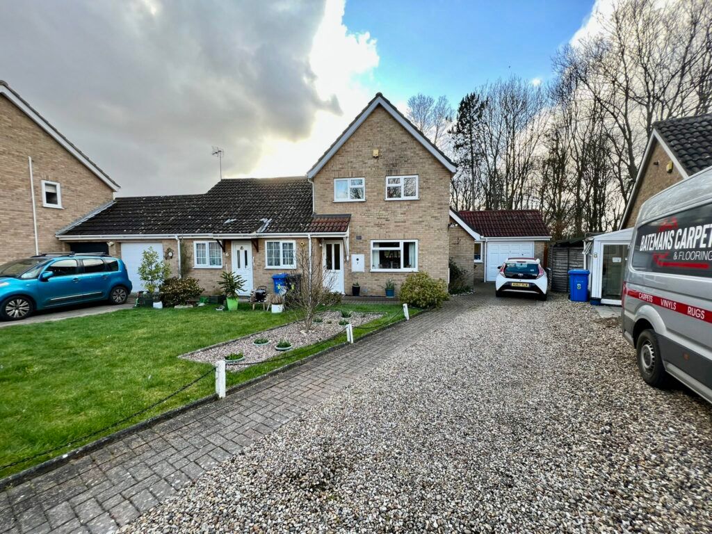 3 Bed Link-detached House For Sale In Hemmings Close, Norwich NR5 - Zoopla