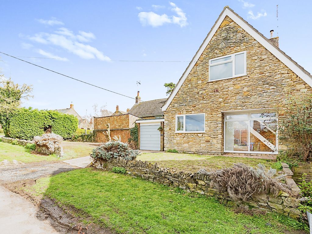 3 bed detached house for sale in The Jetty, Hackleton, Northampton NN7