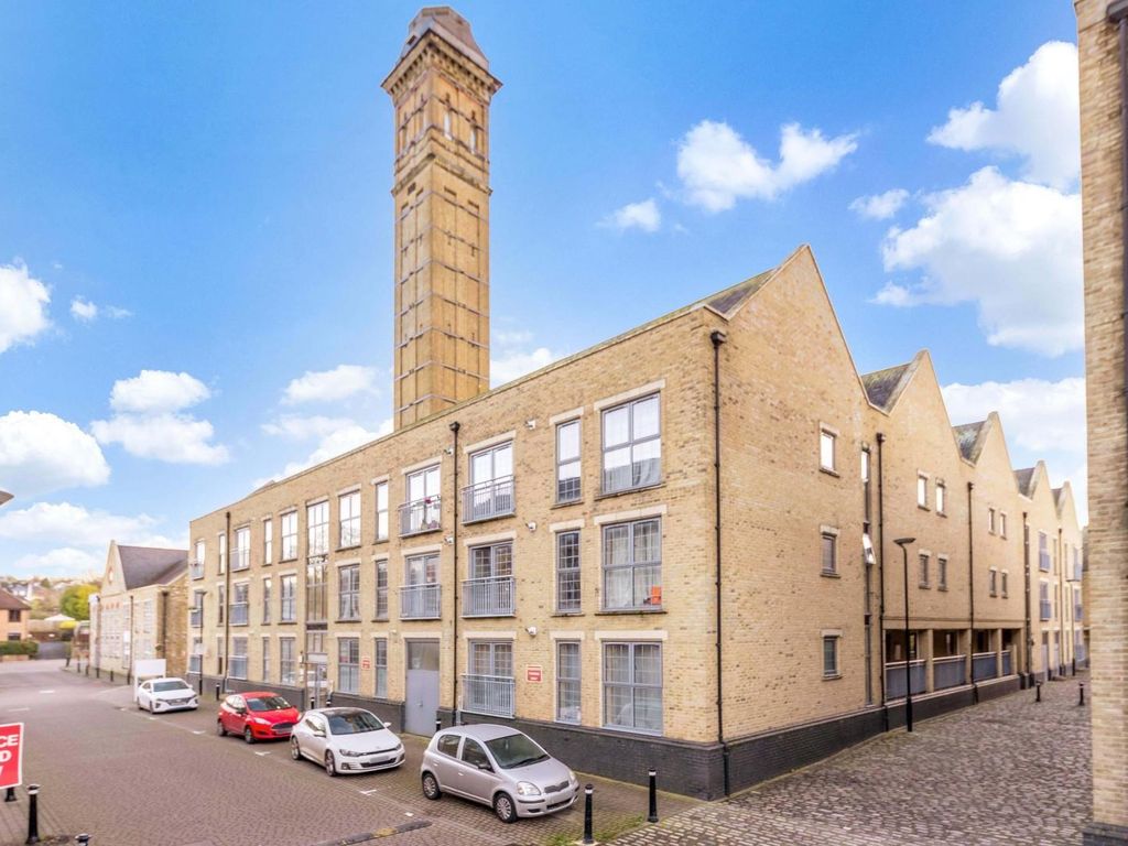 1 bed flat for sale in Esparto Way, South Darenth, Kent DA4, £185,000