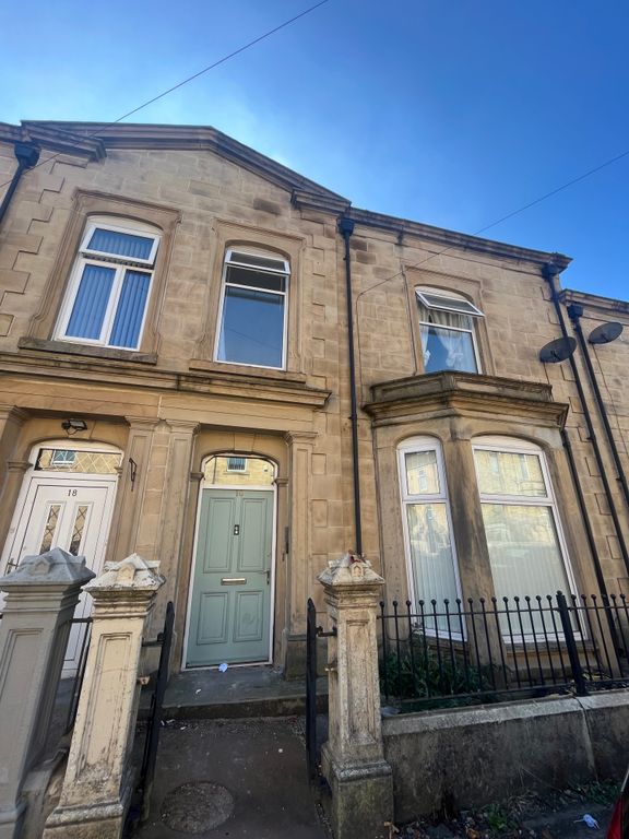 5 bed flat for sale in Bank Street, Darwen BB3, £150,000 Zoopla