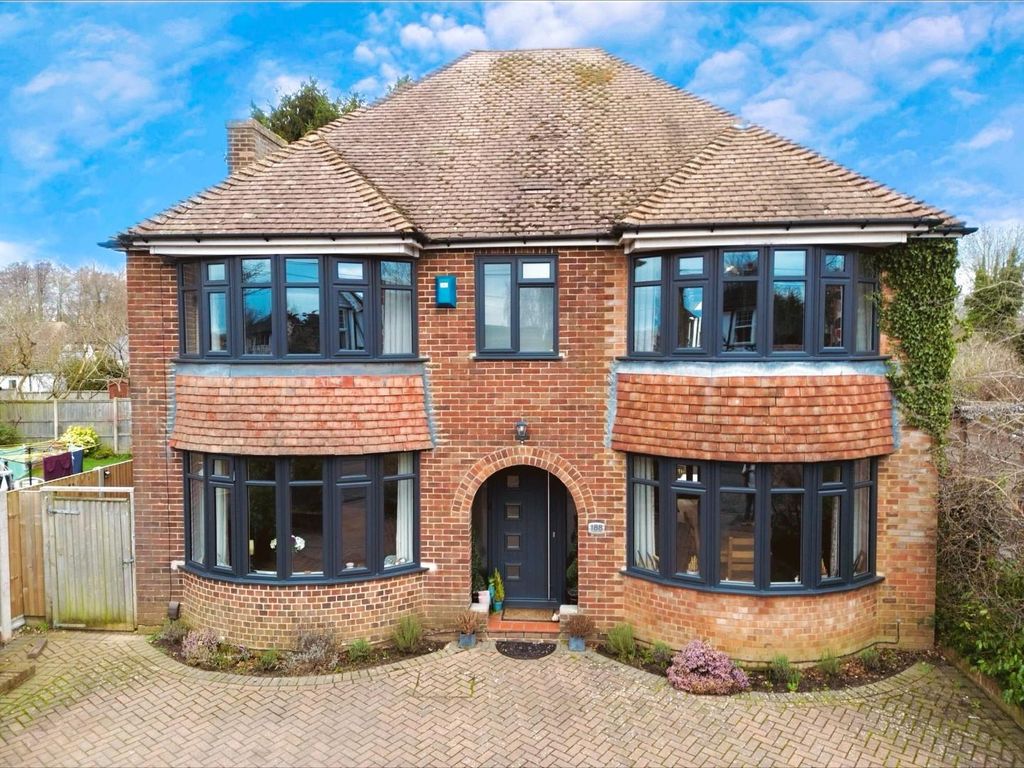 4 bed detached house for sale in Canterbury Road, Kennington, Ashford