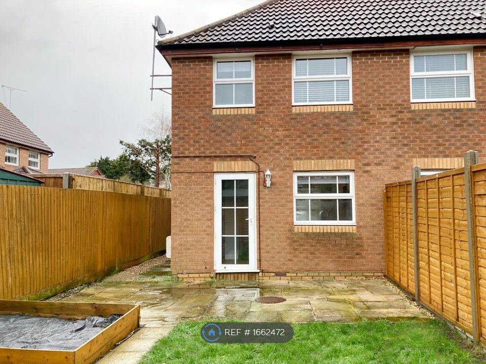 2 bed terraced house to rent in Blanchard Close, Woodley, Reading RG5