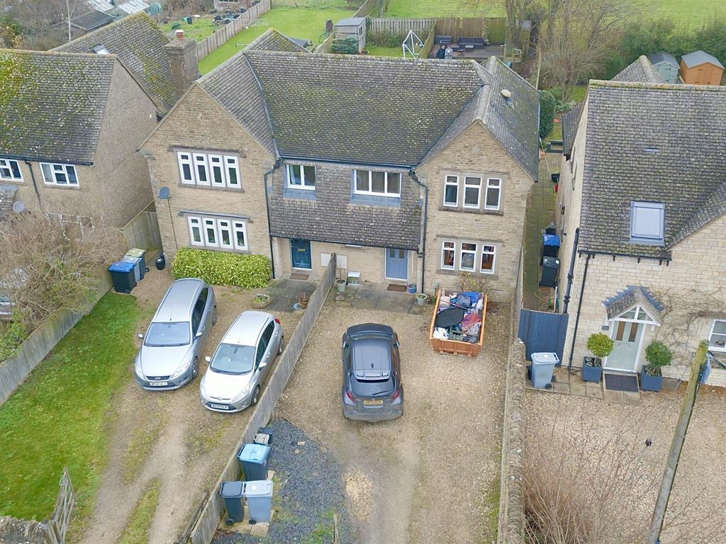 4 bed property to rent in Fairspear Road, Leafield, Witney OX29, £1,800