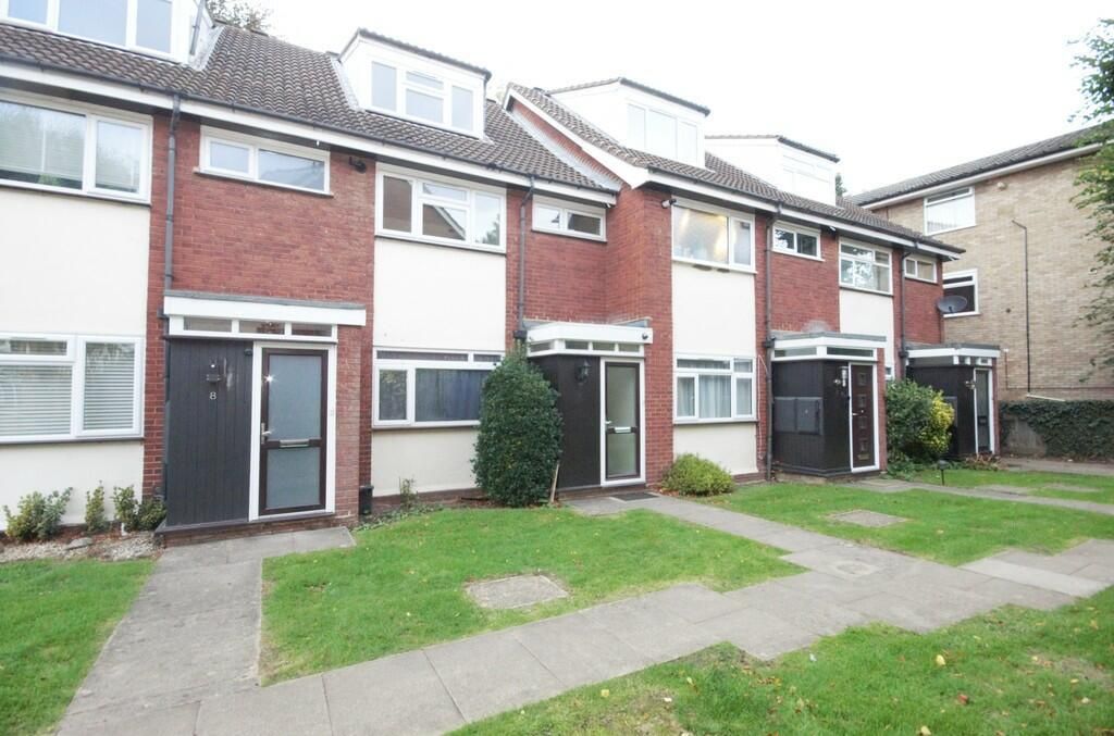 2 bed property to rent in Cherrycroft Gardens, Westfield Park, Hatch