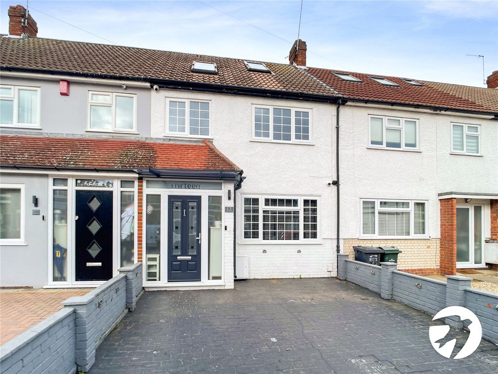 5 bed terraced house for sale in Walnut Tree Avenue, Wilmington