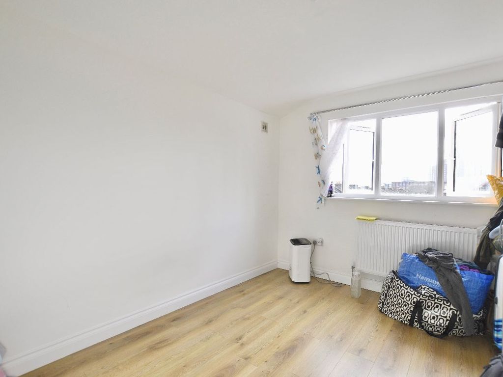 3 bed to rent in West Ham Lane, Stratford E15, £2,500 pcm Zoopla