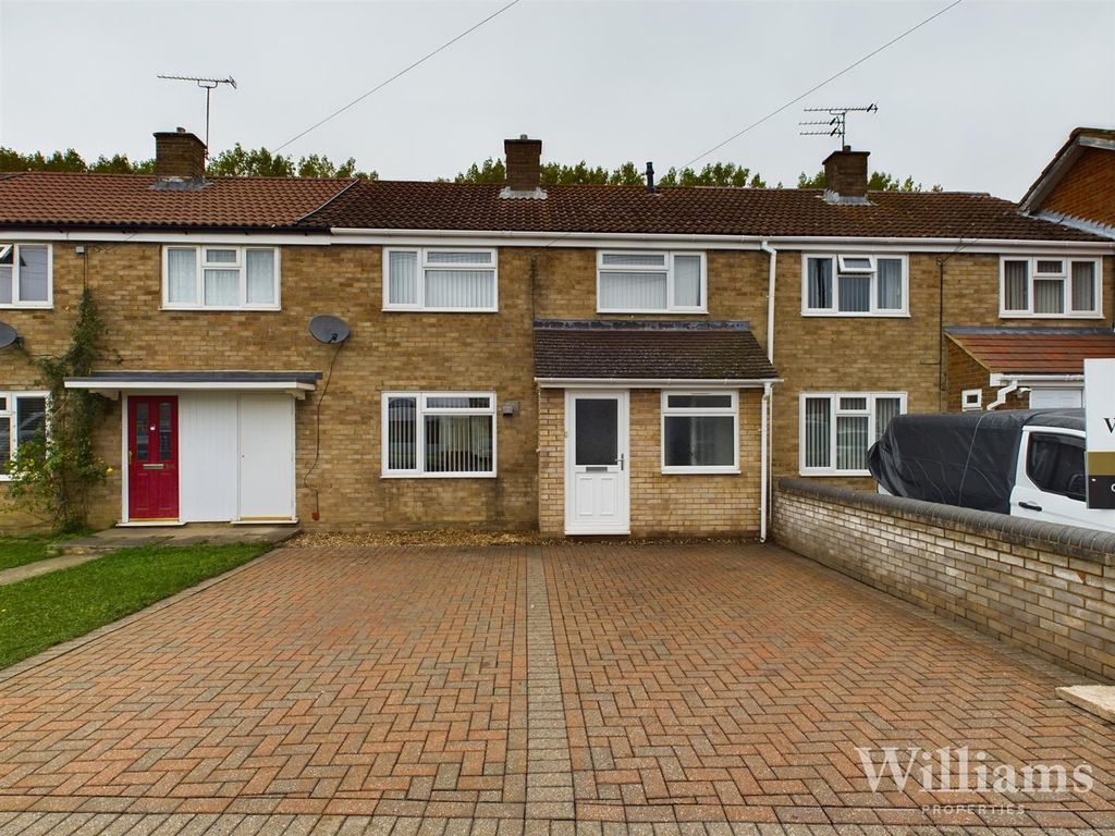 3 bed terraced house for sale in Meadowcroft, Aylesbury HP19, £335,000