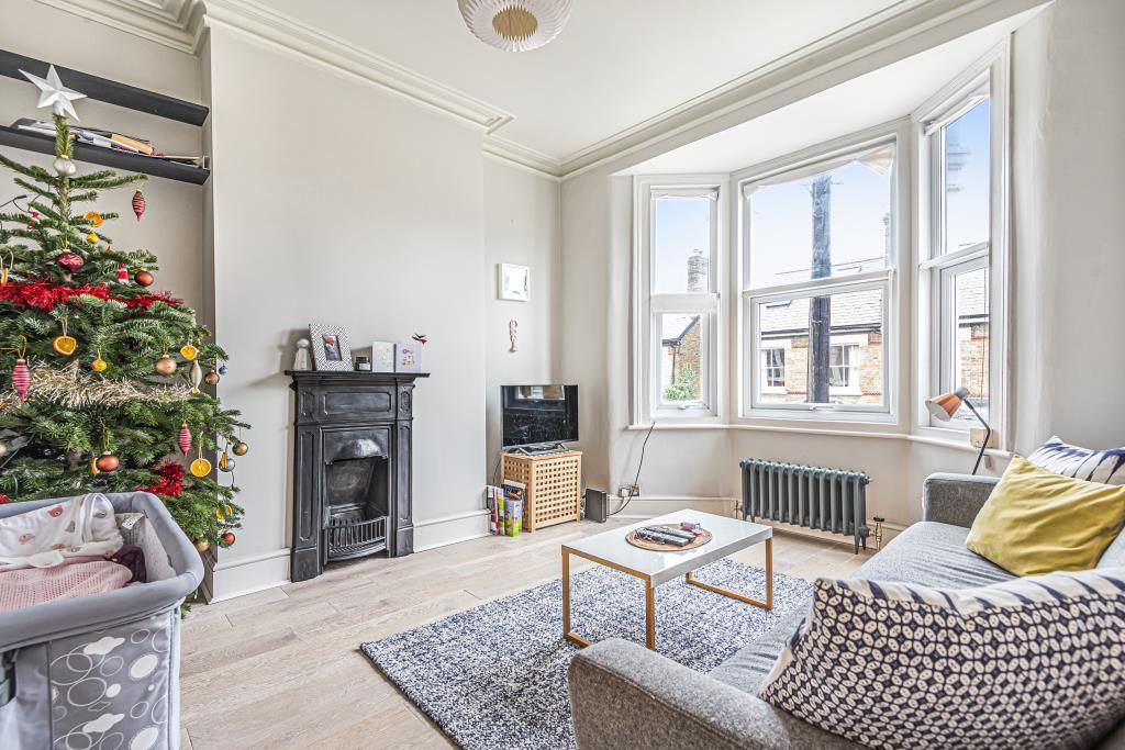 2 bed to rent in Third Cross Road, Twickenham TW2, £1,750