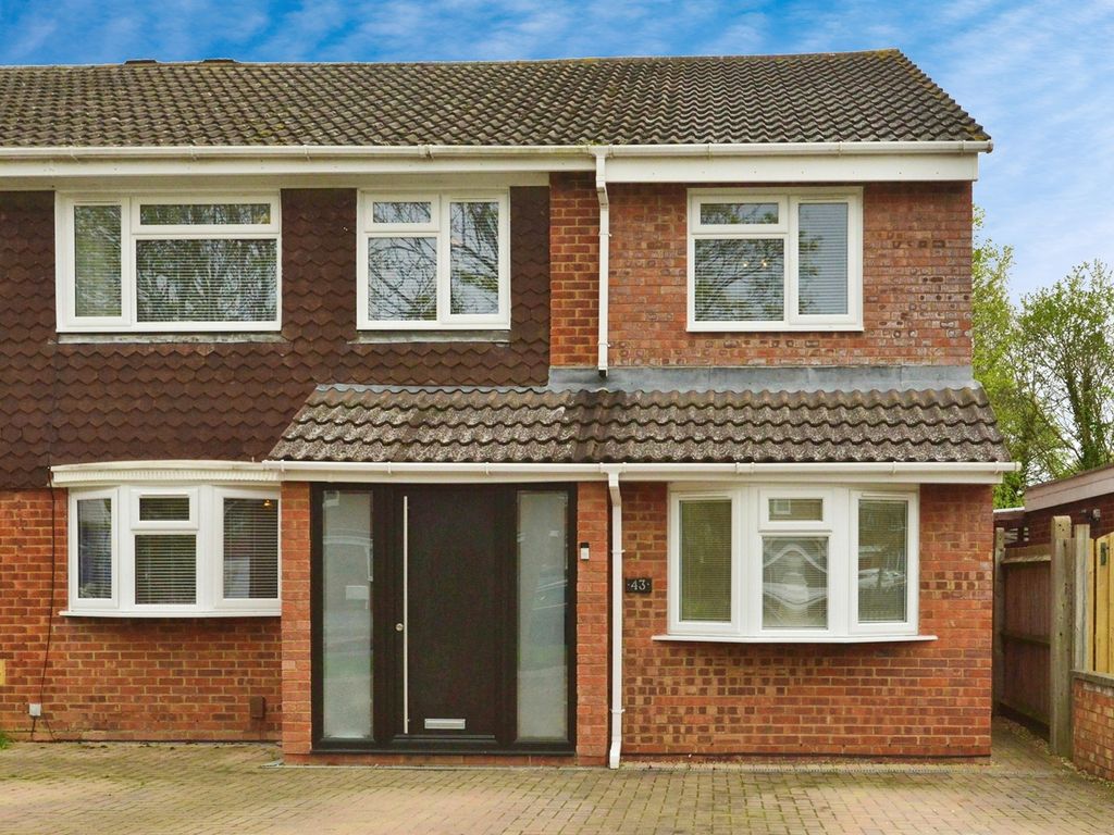 6 bed semidetached house for sale in Crosslands, Stantonbury, Milton