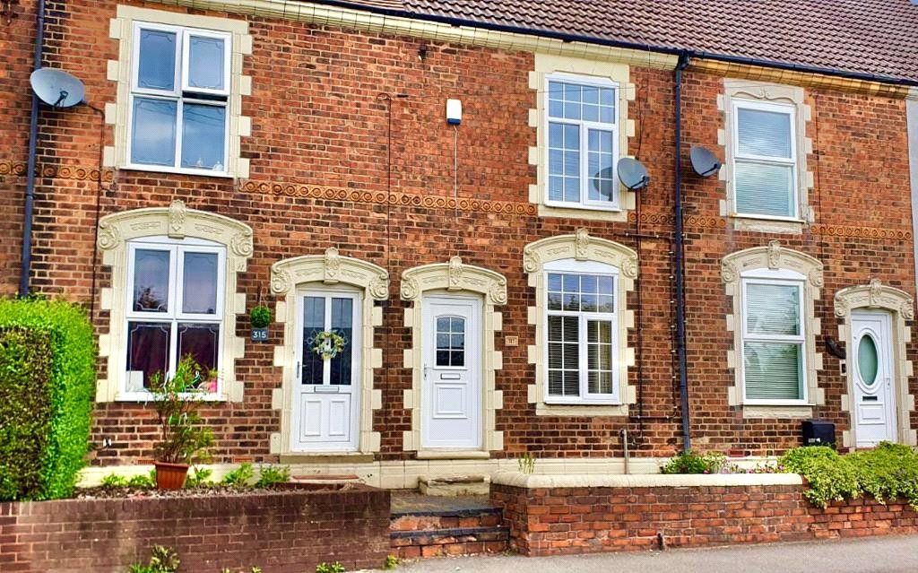 2 bed mews house for sale in Littleworth Road, Cannock, Staffordshire
