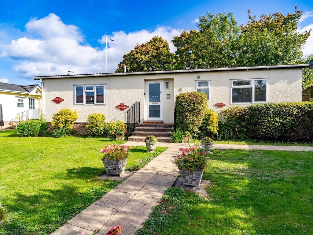 2 bed mobile/park home for sale in Elstree Park, Lane