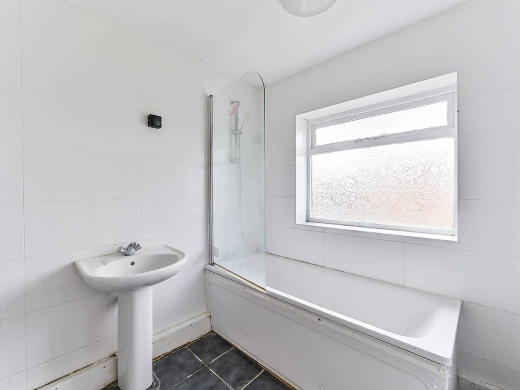 2 bed property for sale in Sussex Road, Croydon, South Croydon CR2, £