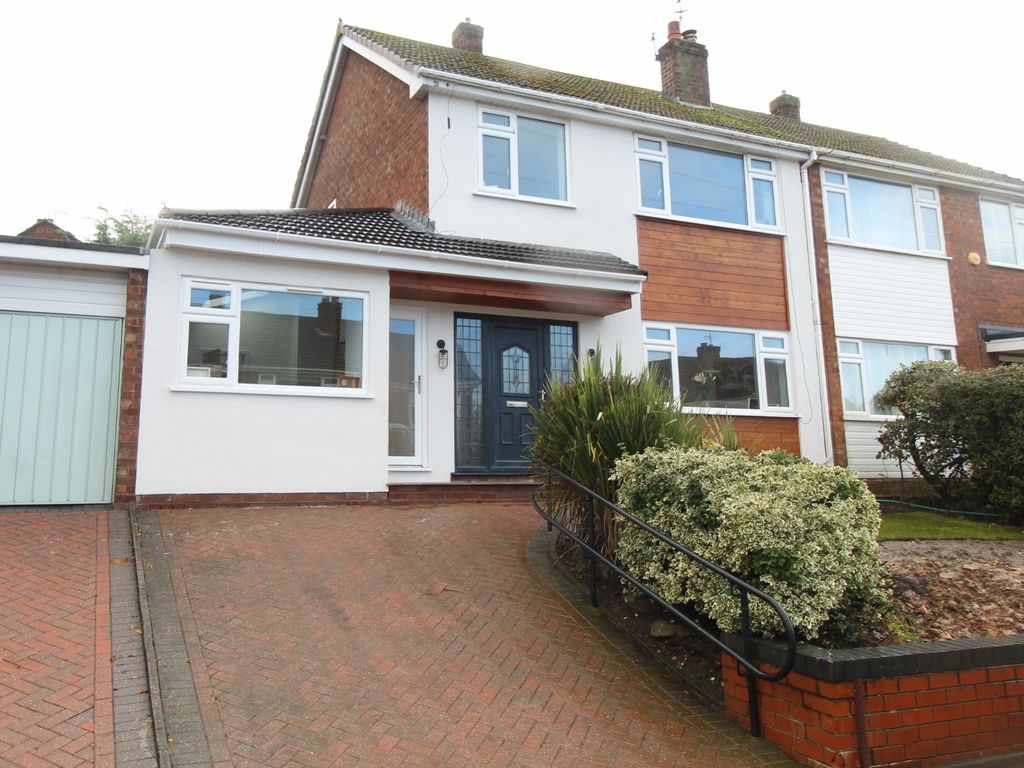 4 bed semidetached house for sale in Bowfell Drive, High Lane