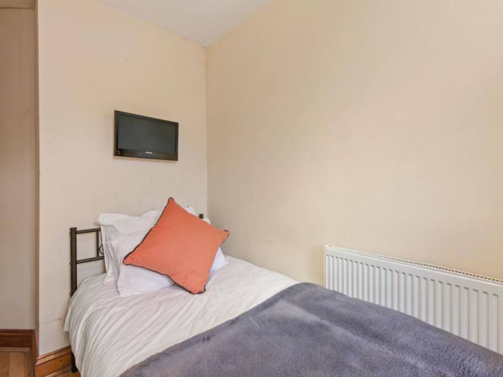 Room to rent in Chippenham Road, London W9, £1,200 pcm Zoopla