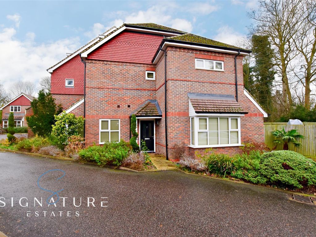 4 bed semidetached house for sale in Burrow Close, Watford WD17, £