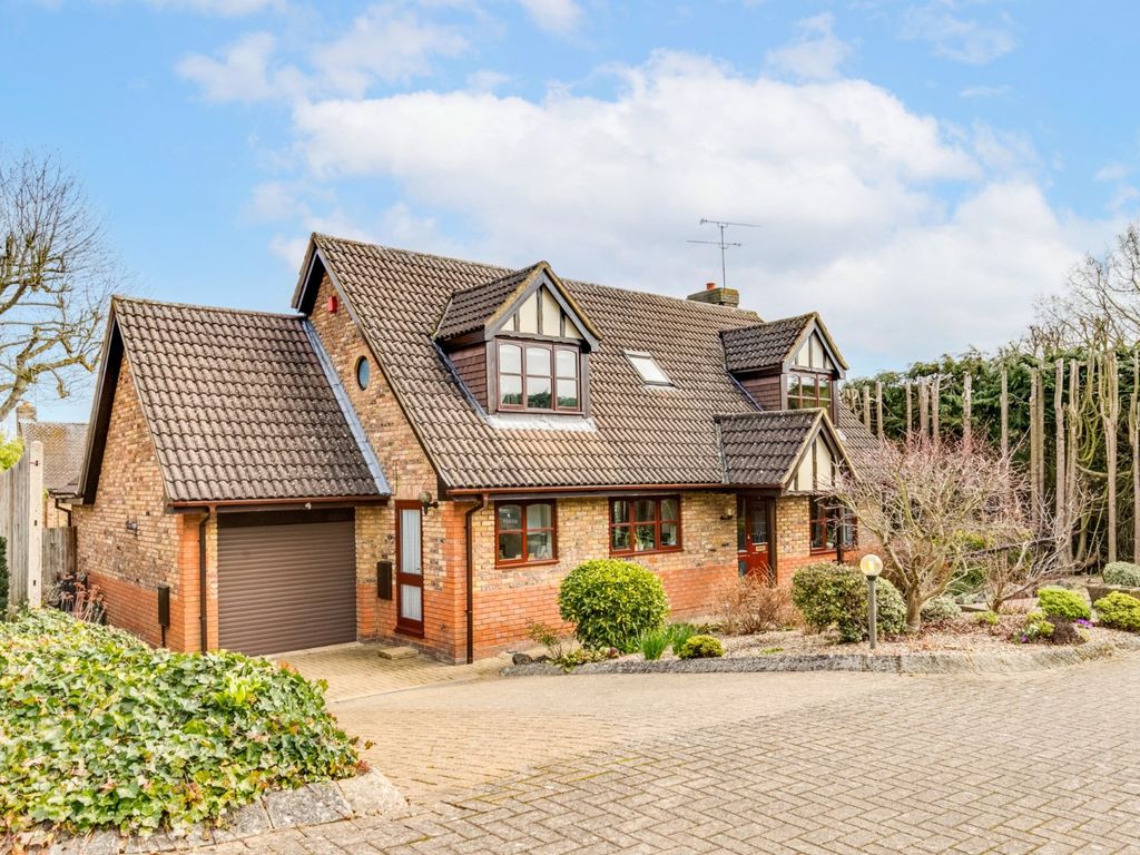 3 bed detached house for sale in Whetstone Court, Oaklands, Welwyn