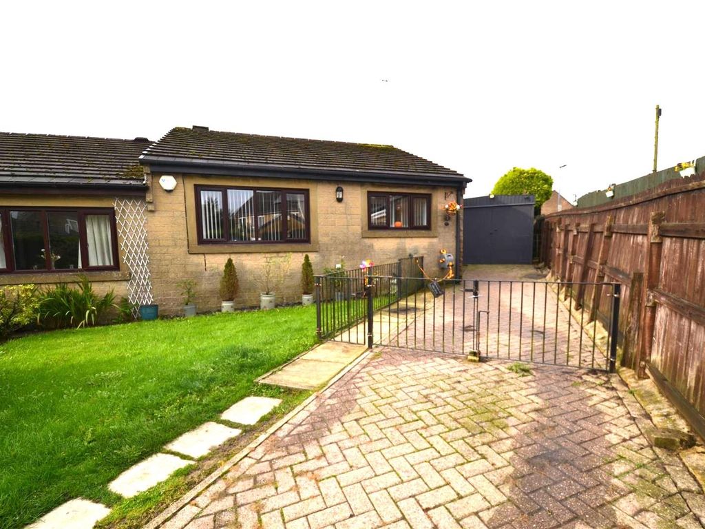 2 bed semidetached bungalow for sale in Elliot Court, Queensbury