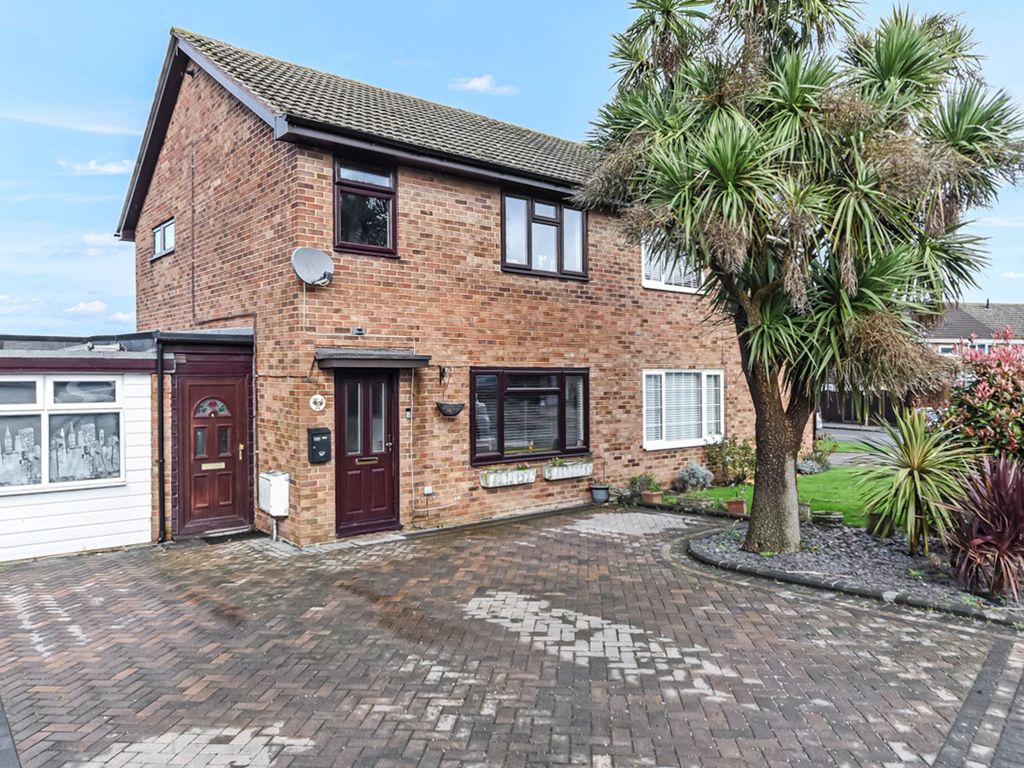 4 bed semidetached house for sale in Cardens Road, Cliffe Woods, Kent