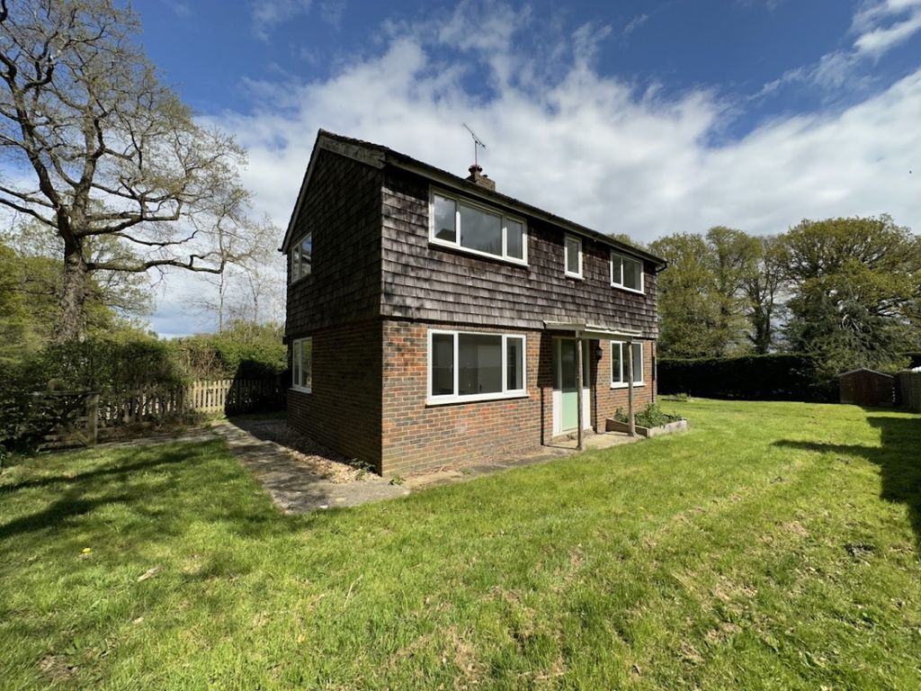 3 bed detached house to rent in Wisborough Green, Billingshurst RH14, £1,650 pcm Zoopla