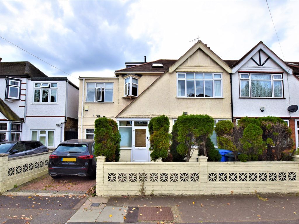 6 bed semidetached house for sale in Canterbury Avenue, Ilford IG1, £