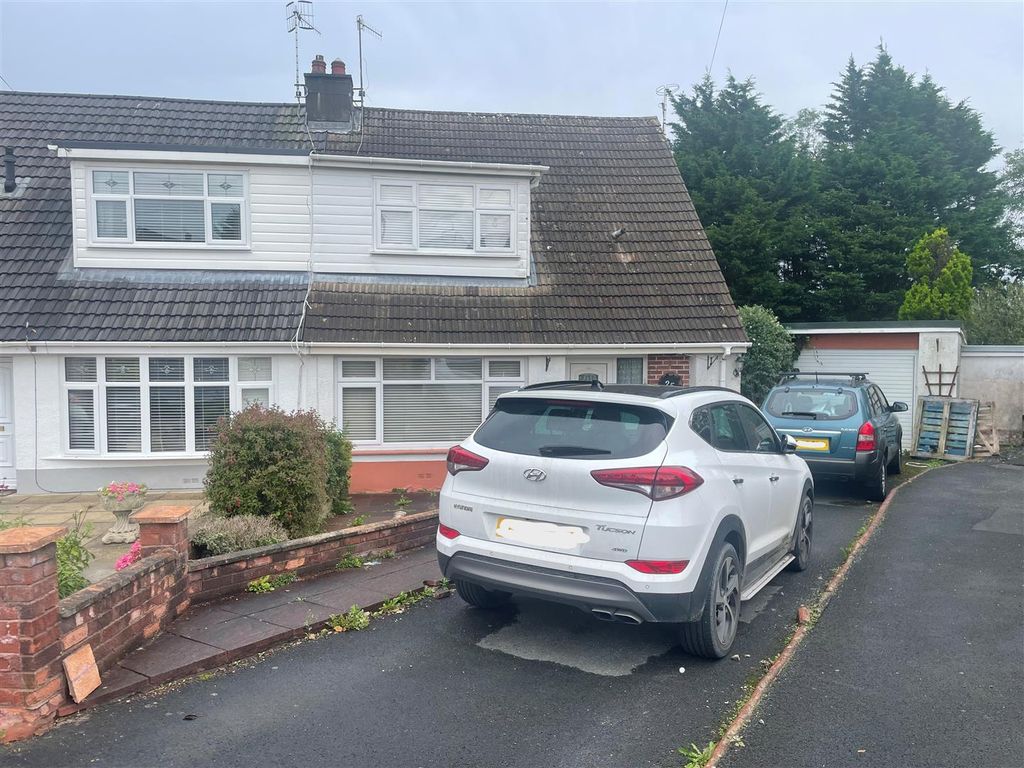 3 bed semidetached bungalow for sale in Cleviston Park, Llangennech