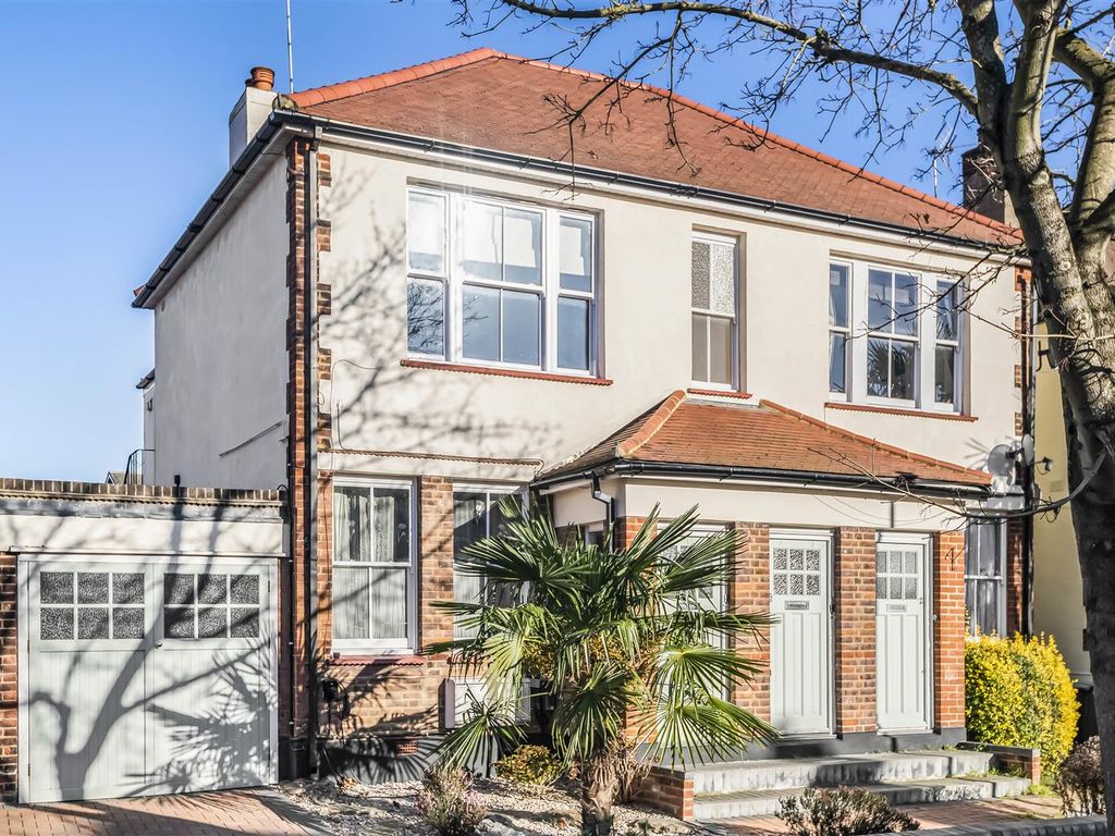 2 bed flat for sale in Orpington Road, London N21, £475,000 Zoopla