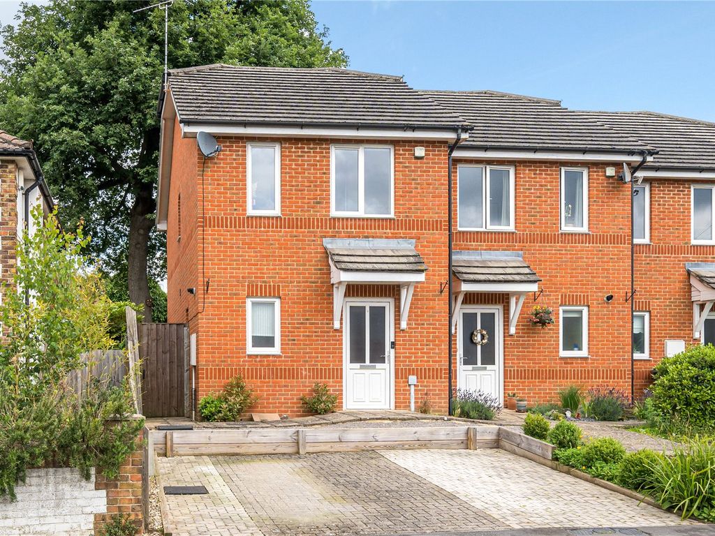 2 bed end terrace house for sale in Larkfield Road, Sevenoaks, Kent